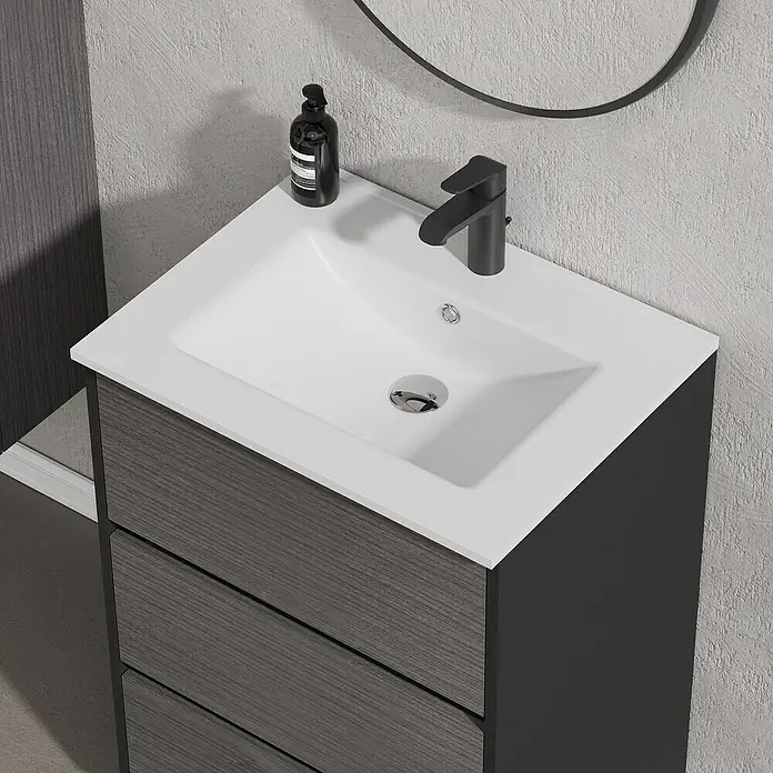 Artysan Conjunto de mueble de baño Africa - Ancho: 80 cm, 3 pzs., Ceniza, Mate - Primer plano de un moderno mueble de baño con lavabo, grifo y frasco de jabón, mostrando un diseño elegante y funcional.