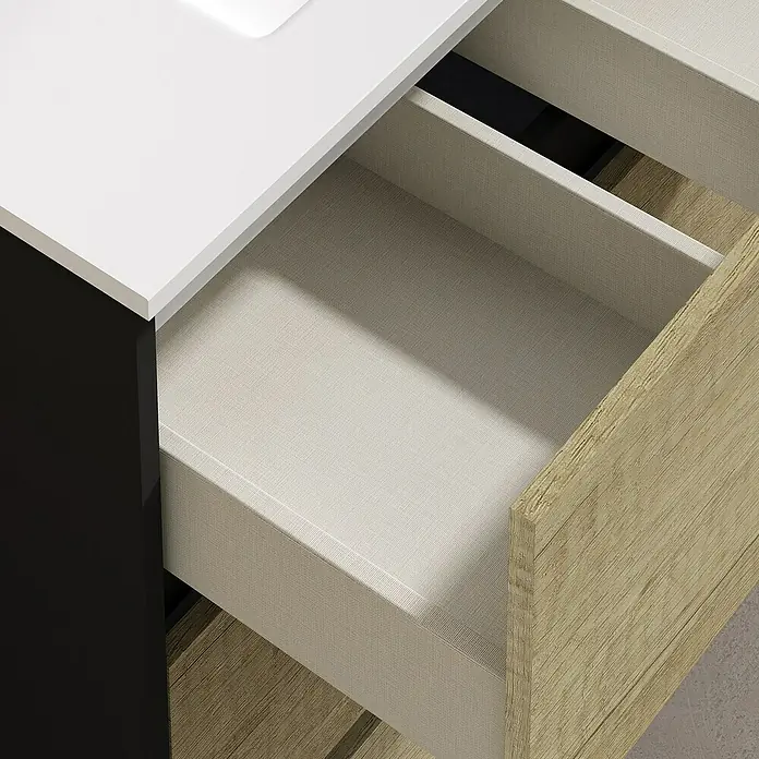 Artysan Conjunto de mueble de baño Africa - Ancho: 100 cm, 3 pzs., Nature, Mate - Extracción de cajón abierto de un mueble de baño en decoración de madera clara forrado con textil. Encimera clara arriba, frente oscuro a la izquierda.