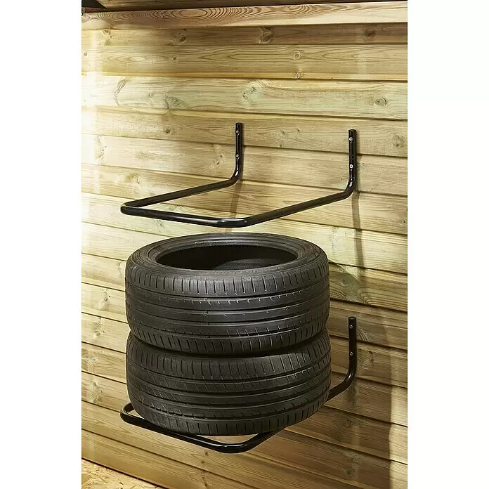 Mottez Reifen-Wandhalterung - Passend für: 4 Reifen, Traglast: 120 kg, 2 Stk. - Schwarzer Wandreifenhalter aus Metall, lagert zwei Autoreifen an einer Holzwand.