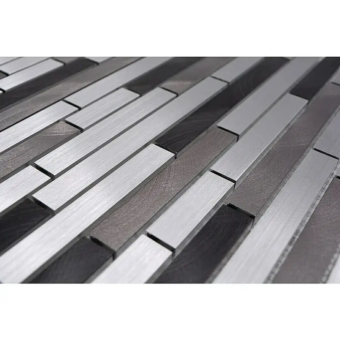 Mosaikfliese Mix XAM A891 - 29,8 x 33,8 cm, Grau/Schwarz, Matt - Hochauflösendes Bild von grauem Mosaik Wandpaneel mit metallischem Finish, perfekt für moderne Inneneinrichtungen.