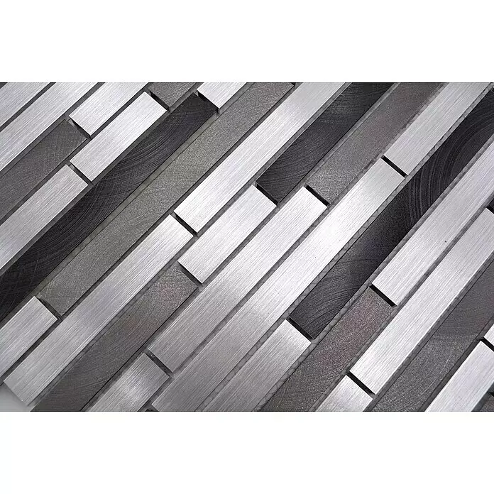 Mosaikfliese Mix XAM A891 - 29,8 x 33,8 cm, Grau/Schwarz, Matt - Metallische Mosaikfliesen in Silber, Dunkelgrau und Schwarz, diagonal angeordnet mit gebürsteten Texturen.