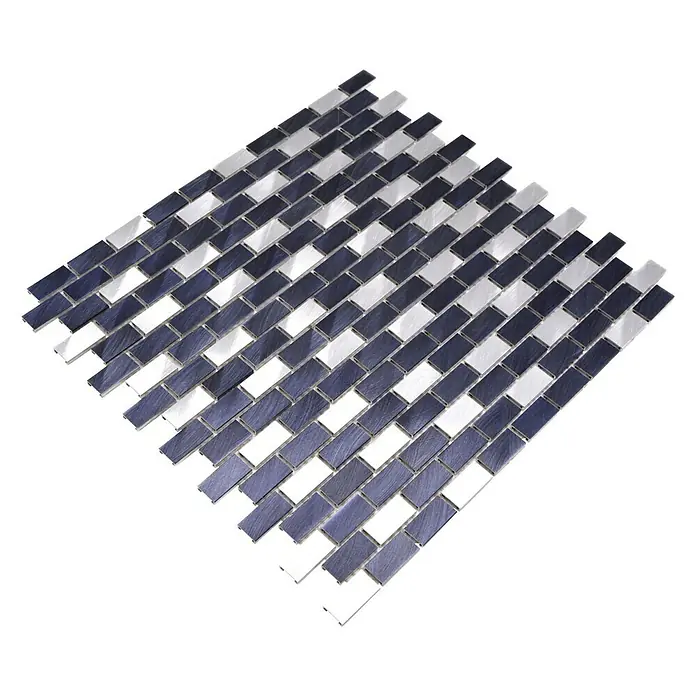 Mosaikfliese Brick XAM A431 - 30,6 x 32,4 cm, Schwarz, Matt - Quadratische Fliesenmatte mit abwechselnd blauen und silbernen rechteckigen Mosaikfliesen für Wand- oder Bodenverkleidung.