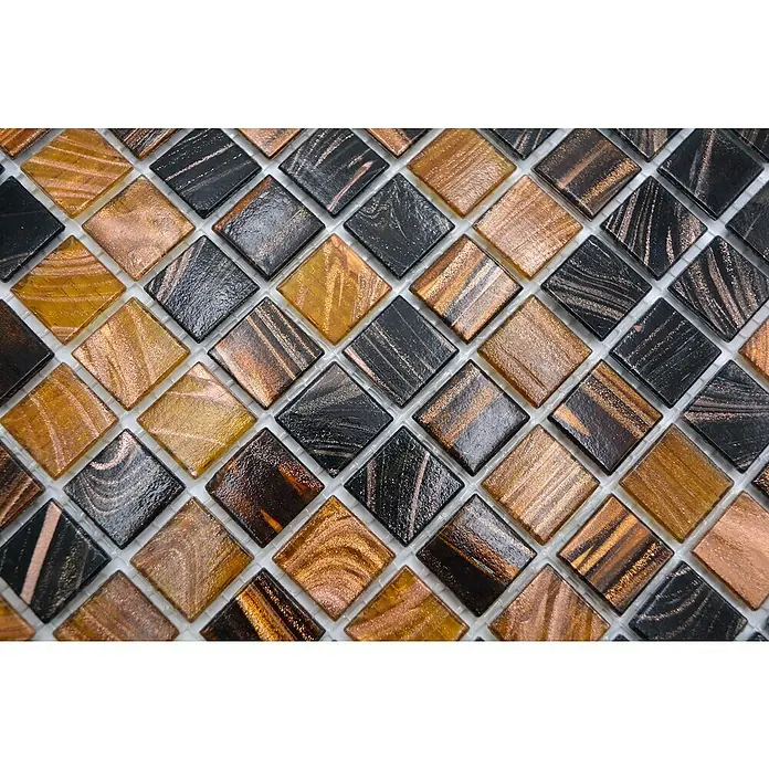 Mosaikfliese Goldstar GM GS 505254 - 32,7 x 30,5 cm, Braun, Glänzend - Nahaufnahme von quadratischen Mosaikfliesen in Gold-, Bronze- und Schwarztönen, die ein luxuriöses und kunstvolles Design zeigen.