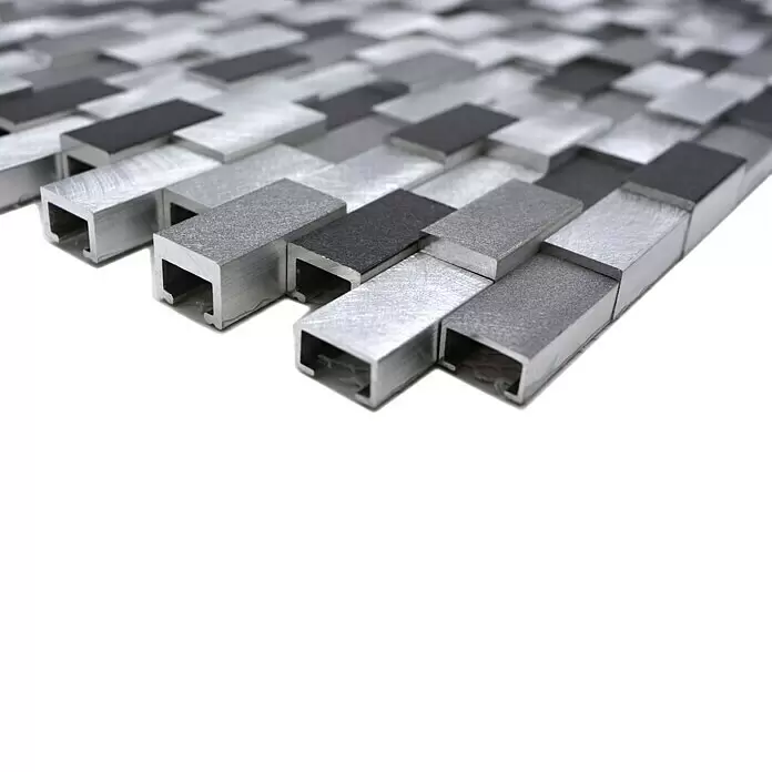 Mosaikfliese Brick 3D Mix XAM A132 - 30,1 x 30,4 cm, Silber/Schwarz, Matt - Metall-Mosaikfliese mit gebürsteten silbernen und dunkelgrauen Rechtecken, teilweise hohl, im versetzten Muster angeordnet.