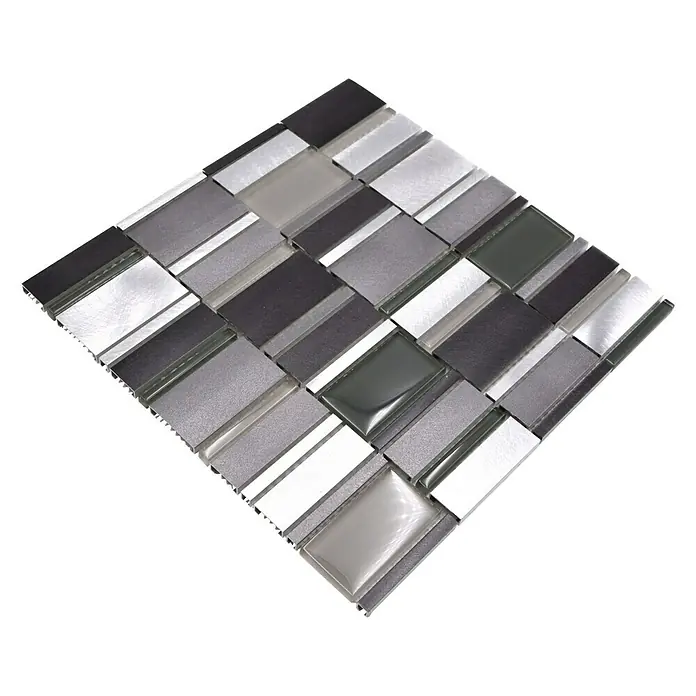 Mosaikfliese Crystal Mix XAM A801 - 30,1 x 30,1 cm, Grau, Matt - Quadratische, grau-schwarze Mosaikfliese aus Glas und Aluminium für Wand- und Bodenbeläge im Innenbereich.