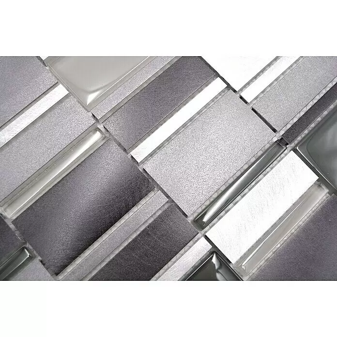 Mosaikfliese Crystal Mix XAM A801 - 30,1 x 30,1 cm, Grau, Matt - Geometrische Mosaikfliesen in Silber- und Grautönen, mit glatten, strukturierten und gebürsteten Oberflächen für einen modernen Look.