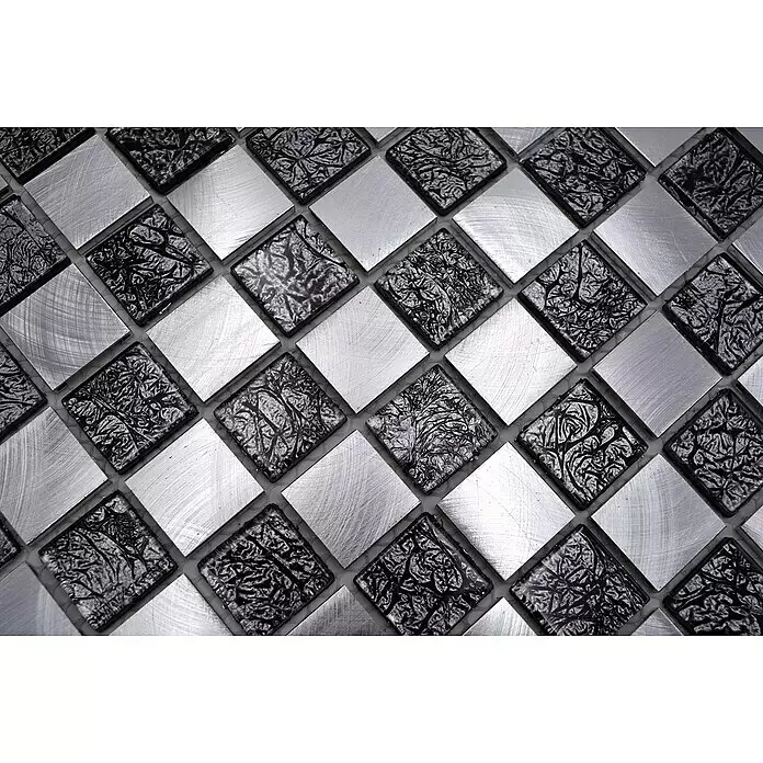 Mosaikfliese Crystal Mix XAM A451 - 32,7 x 30,2 cm, Schwarz/Silber, Matt - Abwechselnde silbermetallic und schwarz texturierte quadratische Mosaikfliesen in einem diagonalen Muster angeordnet.