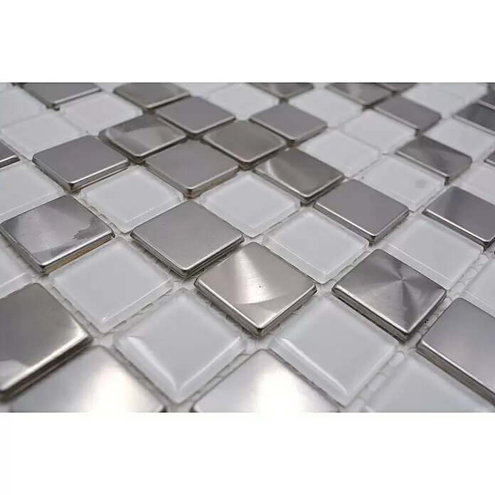 Mosaikfliese Quadrat Crystal Mix XAM A441 - 32,7 x 30,2 cm, Weiß, Glänzend - Wechselnde quadratische Mosaikfliesen aus weißem Glas und gebürstetem Edelstahl.