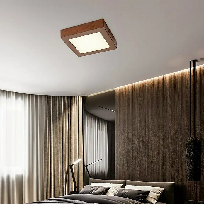 Home Sweet Home LED-Deckenleuchte Ska - 12 W, L x B x H: 17 x 17 x 4 cm, Rost, Warmweiß - Quadratische Deckenleuchte mit Holzrahmen und hellem Licht in einem modern eingerichteten Schlafzimmer.