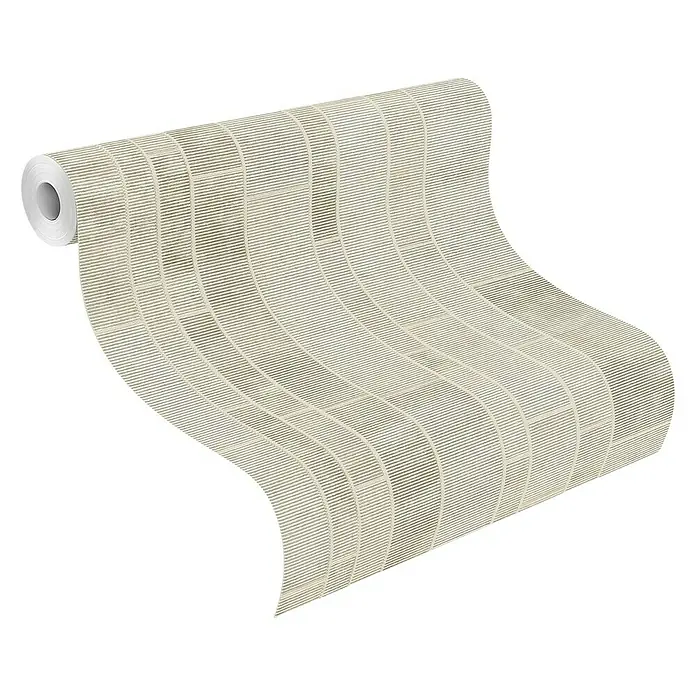 Rasch Factory 4 Vliestapete Fliesen - Creme, Fliesenoptik, 10,05 x 0,53 m - Nahaufnahme einer Rolle beige gestreifter Tapete, die ein modernes und stilvolles Design für die Inneneinrichtung zeigt.