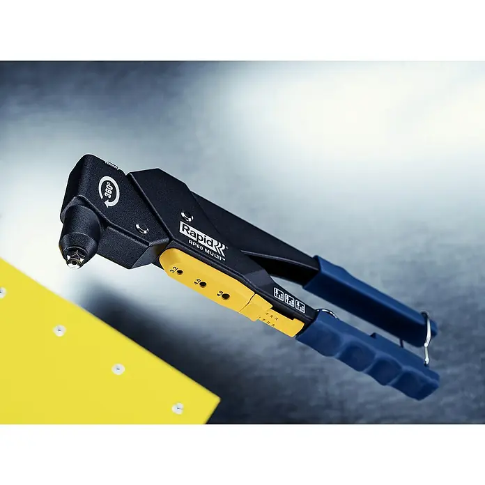 Rapid Blindnietzangen-Set RP60 Multi - Nietdurchmesser: 3,2 mm, Passend für: Aluminium-/Edelstahlnieten (Ø 3,2/4/4,8 mm) - Nahaufnahme einer Rapid RP60 Multi Blindnietzange, ein Werkzeug zum Verbinden von Materialien mit Nieten, mit blauem Griff und gelbem Einstellbereich.