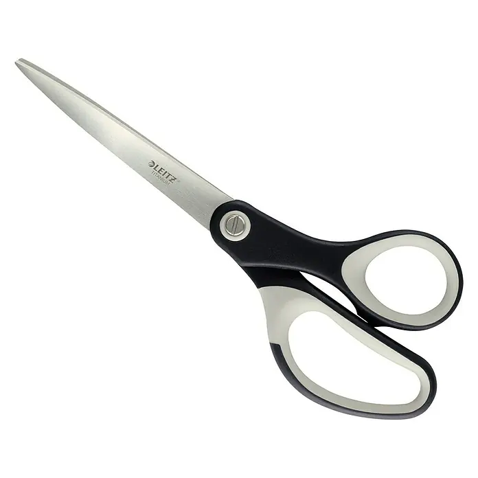 Leitz Schere Premium - Länge: 205 mm, Titaniumbeschichtet, Schwarz - Eine Nahaufnahme einer Leitz Titanium Schere mit schwarzen Griffen und silberfarbenen Klingen auf schwarzem Hintergrund.