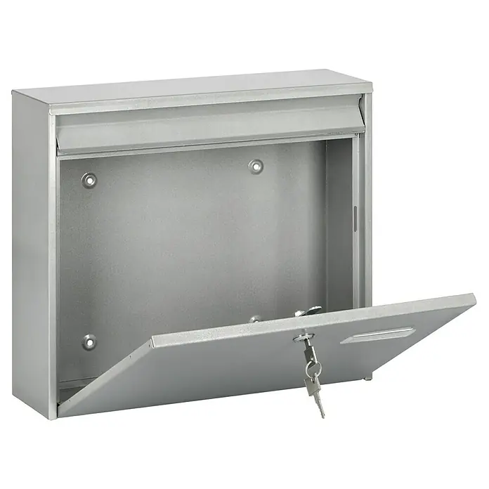 Portaferm Wandbriefkasten PF 44 - L x B x H: 10 x 36,2 x 32,2 cm, Silber, Stahl - Ein grauer, offener Briefkasten mit Schlüssel im Schloss. Das Metall ist glatt und reflektiert das Licht.