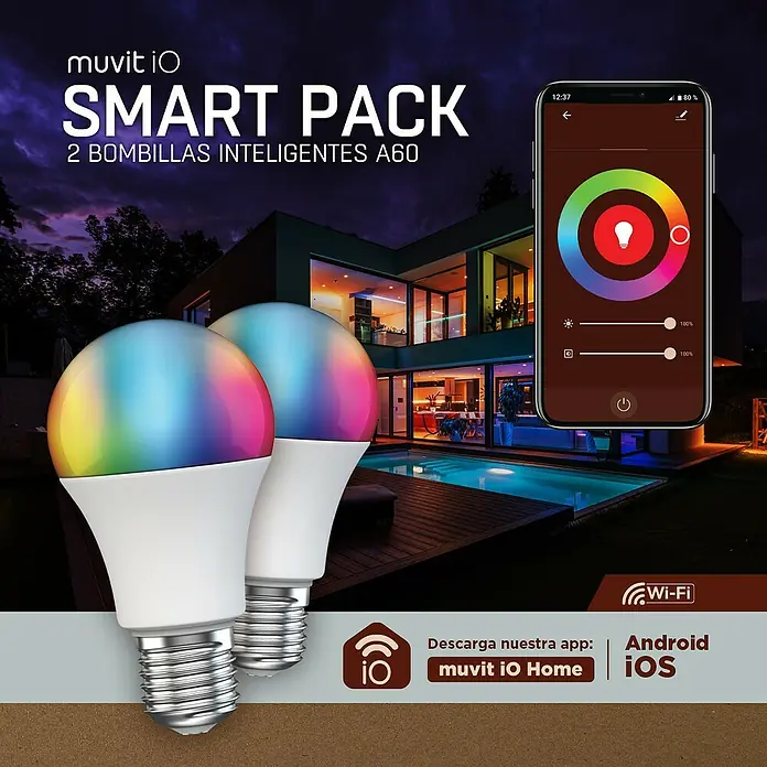 Muvit iO Bombilla LED inteligente Pack 2 - E27, Capacidad de atenuación: Intensidad regulable, Blanco cálido, 800 lm, 9 W - Imagen de un Smart Pack con dos bombillas inteligentes A60 de Muvit iO, controlables mediante una app, delante de una casa moderna con piscina.
