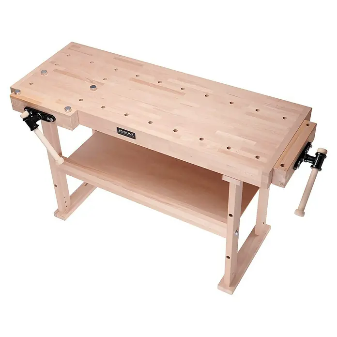 Ramia Hobelbank Advanced 1500 - L x B: 1.500 x 650 mm, Arbeitshöhe: 850 mm, Holz - Eine helle Holzwerkbank mit zwei Schraubstöcken und einer Ablagefläche unter der Arbeitsplatte. Ideal für Werkstattarbeiten.