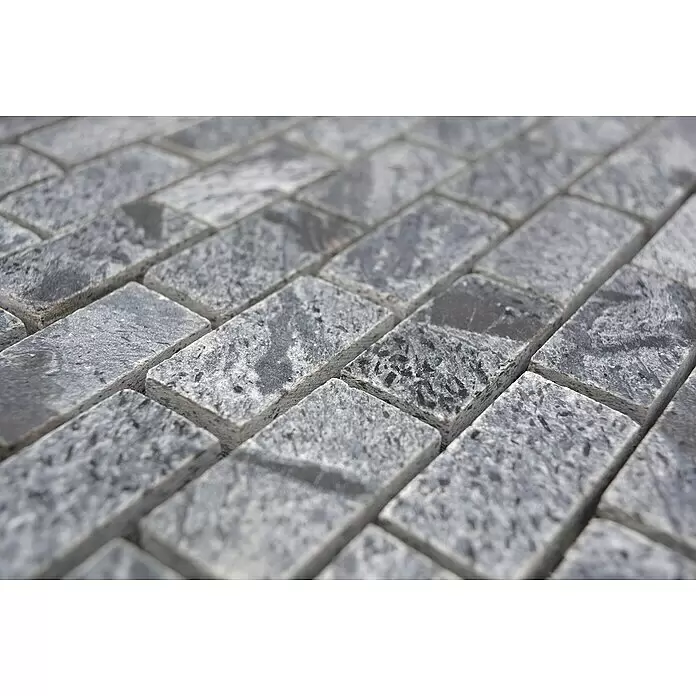 Mosaikfliese Brick XMI 117 - 30,5 x 32,5 cm, Silbergrau, Matt - Graue, rechteckige Steinplatten mit strukturierter Oberfläche in Verlegemuster.