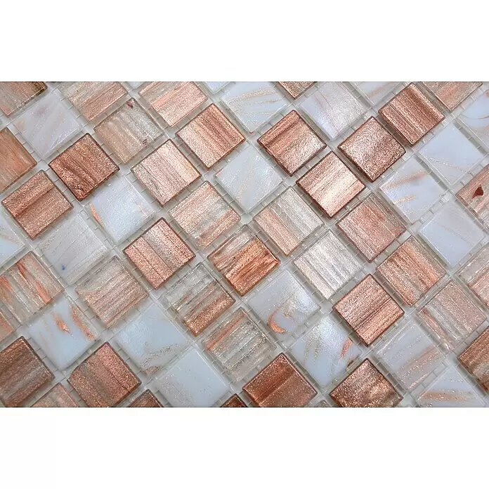 Mosaikfliese Quadrat Mix GM GS 101188 - 32,7 x 30,5 cm, Beige/Braun/Weiß, Matt - Abwechselnde quadratische Glasmosaikfliesen in schimmerndem Roségold und Weiß, wobei einige weiße Fliesen roségoldene Maserungen aufweisen.