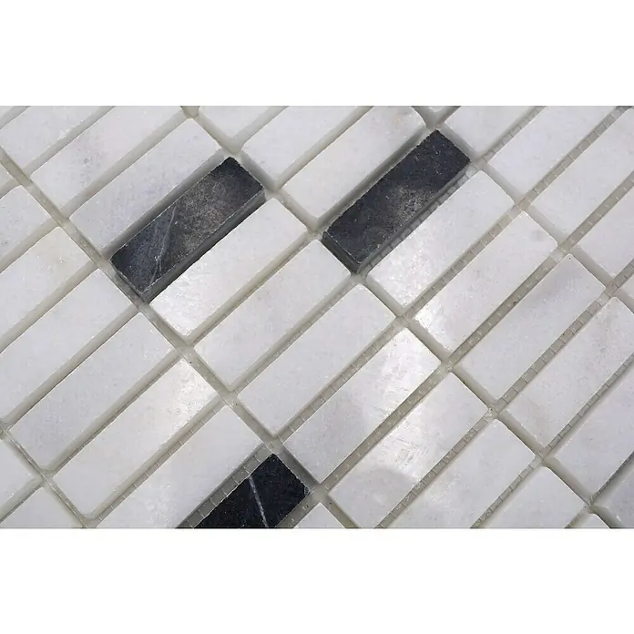 Mosaikfliese Koloni XNT 42828 - 30,5 x 30,5 cm, Weiß, Matt - Nahaufnahme von weißen und schwarzen Marmor-Mosaikfliesen, die ein stilvolles und modernes Muster für die Wand- und Bodengestaltung ergeben.