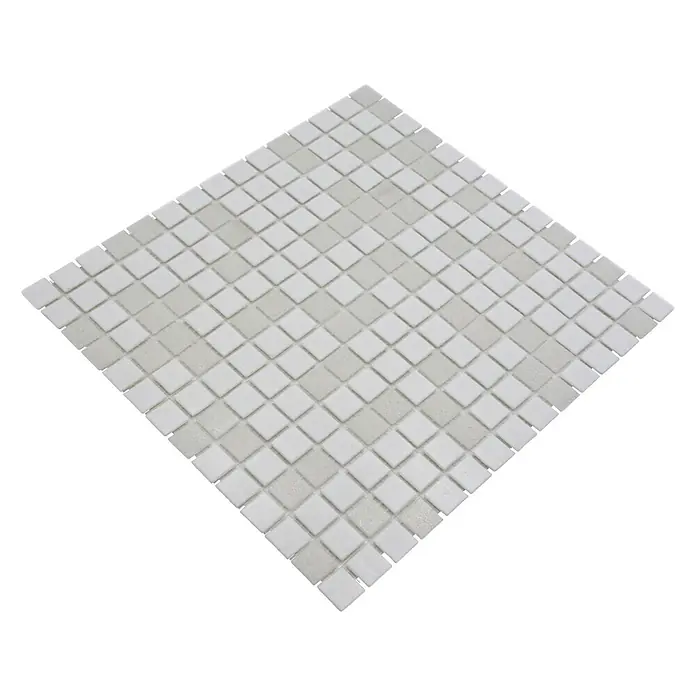 Mosaikfliese Quadrat Mix GM A 112 - 32,7 x 30,5 cm, Weiß, Matt - Nahaufnahme von hellen quadratischen Mosaikfliesen, die ein gleichmäßiges Muster mit subtilen Farbvariationen erzeugen, ideal für moderne Innendesigns.