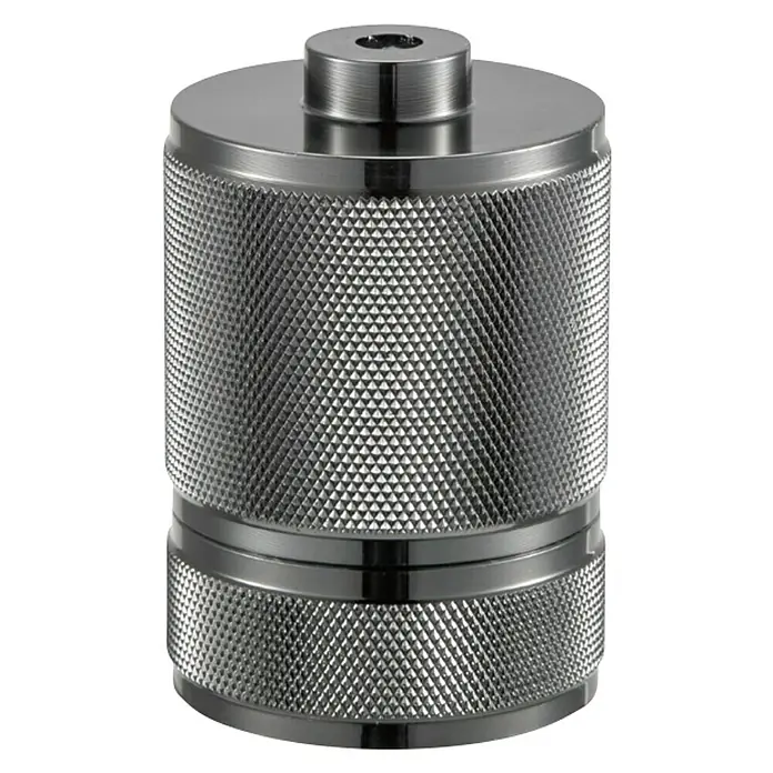 Home Sweet Home Lampenfassung - E27, Metall, Farbe: Schwarz - Nahaufnahme einer metallischen Lampenfassung mit gerändelter Oberfläche, die ein industrielles und robustes Design aufweist.
