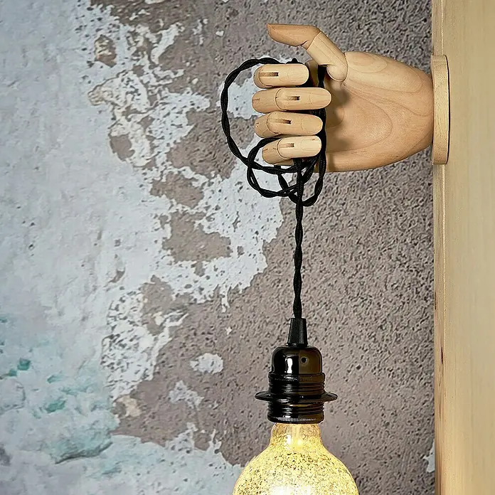Home Sweet Home Wandhalterung - L x B x H: 13 x 20 x 8 cm - Wandleuchte mit Holzelement in Form einer Hand, die eine Lampe hält. Das Leuchtmittel ist ein dekoratives Filament.