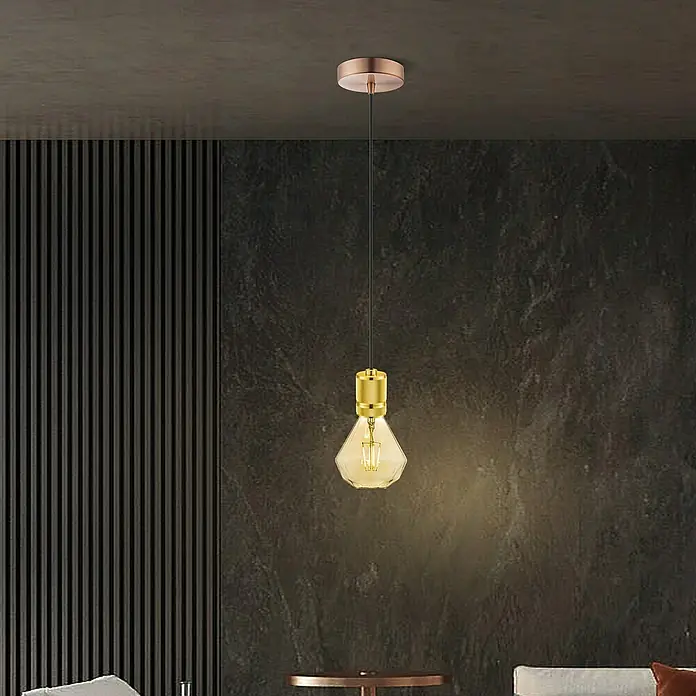 Home Sweet Home Lampenfassung - E27, Metall, Farbe: Gold - Elegante Pendelleuchte mit goldener Fassung und dekorativer Glühbirne, die ein warmes Licht ausstrahlt und eine stilvolle Atmosphäre schafft.