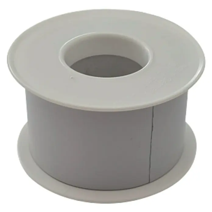 Isolierband Colorplast - Grau, L x B: 10 m x 0,3 cm - Nahaufnahme einer Rolle graues, Teflon-Dichtungsband für Rohrgewinde, ideal für Sanitär- und Heizungsinstallationen.