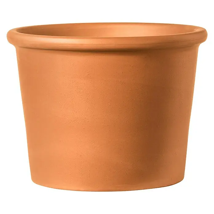 Deroma Pflanztopf Bordato - Außenmaß (Ø x H): 14 x 11 cm, Naturmaterialien, Terrakotta - Nahaufnahme eines Terrakotta-Blumentopfs mit abgerundeter Krempe auf schwarzem Hintergrund.