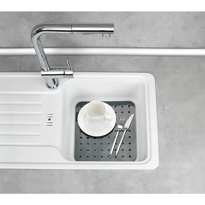 Wenko Spülbeckeneinlage - B x L: 31 x 27,5 cm, Grau - Spülbecken mit Abtropfmatte, Tasse und Besteck. Die Abtropfmatte bietet eine hygienische Unterlage zum Trocknen von Geschirr.