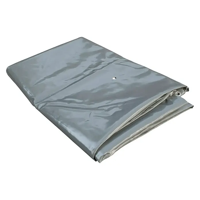 Gre Pool-Abdeckplane Winter - L x B: 575 x 375 cm, Kunststoff - Graue Plane, die gefaltet auf einer ebenen Fläche liegt und mit Ösen zur Befestigung ausgestattet ist.