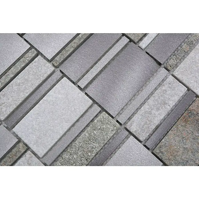Mosaikfliese Mix XSA 505 - 29,8 x 29,4 cm, Silber, Matt - Nahaufnahme eines Mosaikfliesenmusters mit verschiedenen Grautönen und Texturen, ideal für moderne Raumgestaltungen.