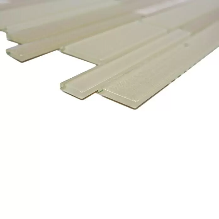 Mosaikfliese Verbund Crystal Mix CM GV14 - 28,6 x 30 cm, Beige, Glänzend - Helles beiges Glasmosaik mit glatten und strukturierten rechteckigen Teilen.