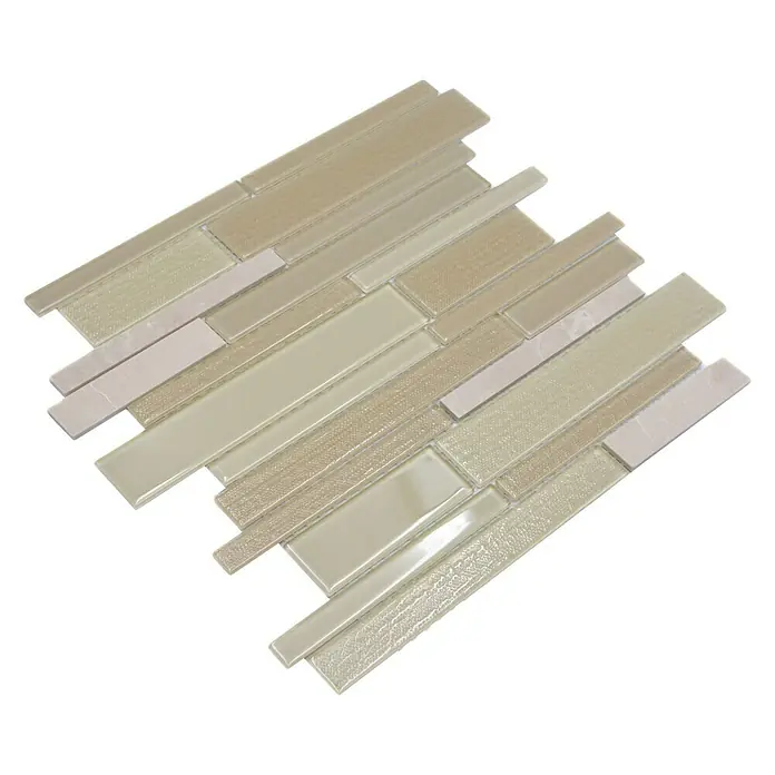 Mosaikfliese Verbund Crystal Mix CM GV14 - 28,6 x 30 cm, Beige, Glänzend - Nahaufnahme eines Musters aus beigen und cremefarbenen Glasmosaikfliesen, die ein elegantes und modernes Design für die Wandgestaltung bieten.