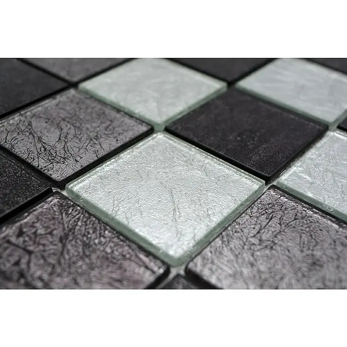 Mosaikfliese Quadrat Crystal Mix CM 4BS23 - 30 x 30 cm, Schwarz/Silber, Glänzend - Nahaufnahme von Glasmosaikfliesen in Schwarz- und Silbertönen, die ein stilvolles und modernes Muster für Innenräume bilden.