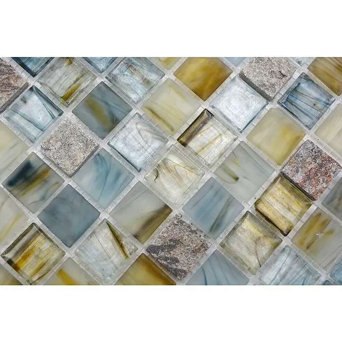 Mosaikfliese Quadrat Crystal Mix XCR 2505 - 30,2 x 30,2 cm, Grau, Glänzend - Nahaufnahme einer quadratischen Mosaikfliese mit blauem, gelbem und grauem Muster, die sich ideal für Bad und Küche eignet.