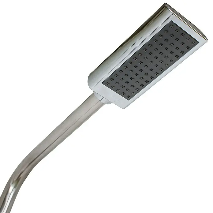 Gre Gartendusche - Höhe: 216 cm, Edelstahl, Silber - Nahaufnahme eines modernen, rechteckigen Duschkopfs aus Chrom mit grauen Düsen.
