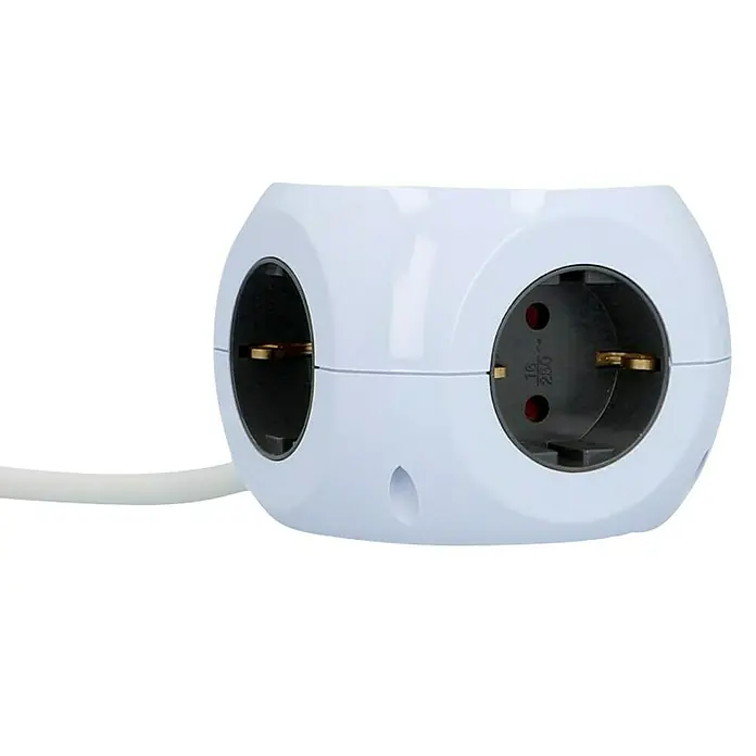 Blaupunkt Steckdosenwürfel mit Induktion - Weiß, 1,4 m, IP20 - Ein weißer Würfel-Mehrfachstecker mit drei Schuko-Steckdosen ist auf schwarzem Hintergrund abgebildet und wird mit einem Kabel verbunden.