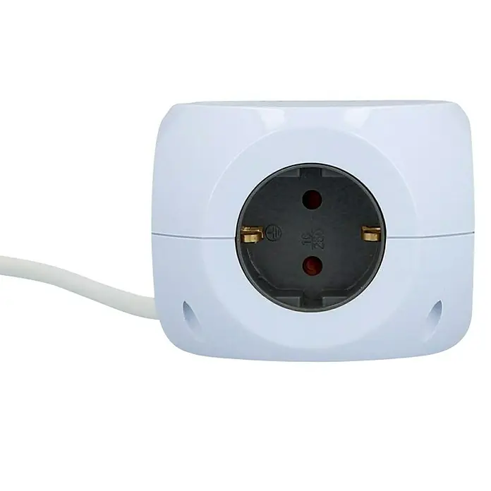Blaupunkt Steckdosenwürfel mit Induktion - Weiß, 1,4 m, IP20 - Nahaufnahme einer weißen Steckdosenleiste in Würfelform mit einem Schutzkontakt-Steckplatz. Ideal für den Einsatz in Wohnräumen und Büros.