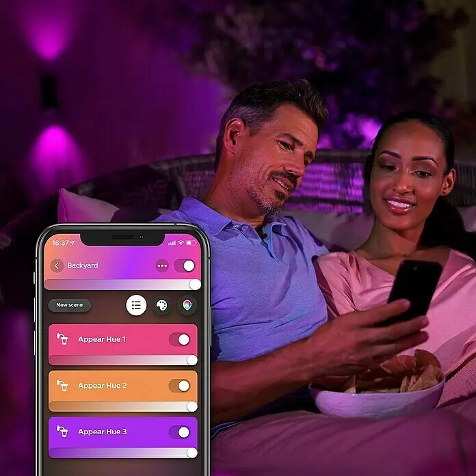 Philips Hue LED-Außenwandleuchte Appear - 8 W, 11,7 x 8,4 x 24 cm, Schwarz, IP44 - Anwendungsbeispiel