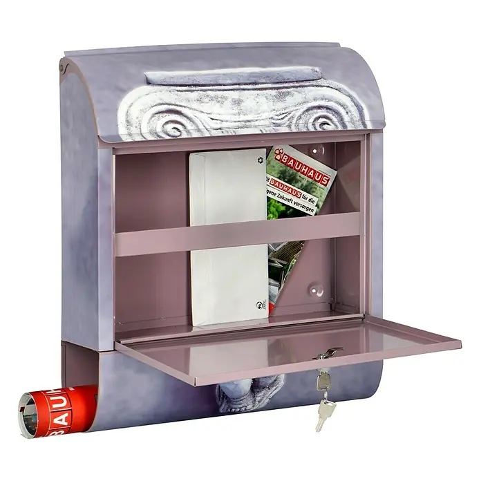 Wandbriefkasten - L x B x H: 12 x 38 x 45 cm, Stahl, Zeitungsfach, Engel - Offener, dekorativer lila Bauhaus Briefkasten mit Zeitungen, Briefen und einem Schlüssel.