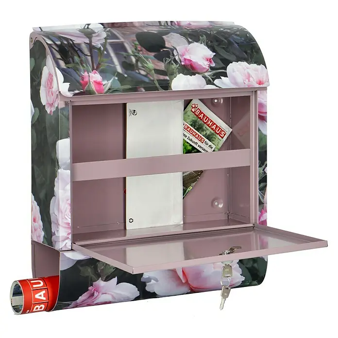 Wandbriefkasten - L x B x H: 12 x 38 x 45 cm, Stahl, Zeitungsfach, Rosen - Das Bild zeigt einen dekorativen Briefkasten mit floralem Muster, inklusive Schloss und Schlüsseln. Bauhaus-Materialien sind ebenfalls sichtbar.