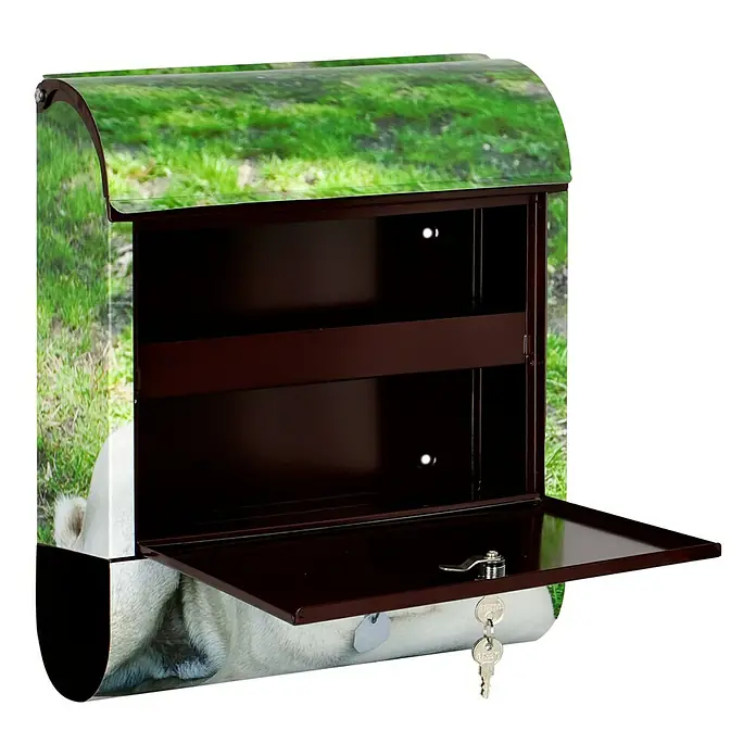 Wandbriefkasten - L x B x H: 12 x 38 x 45 cm, Stahl, Zeitungsfach, Mops - Dieser Briefkasten in Braun ist mit einem witzigen Hundemotiv und grüner Wiese bedruckt. Ein echter Hingucker vor jeder Haustür!
