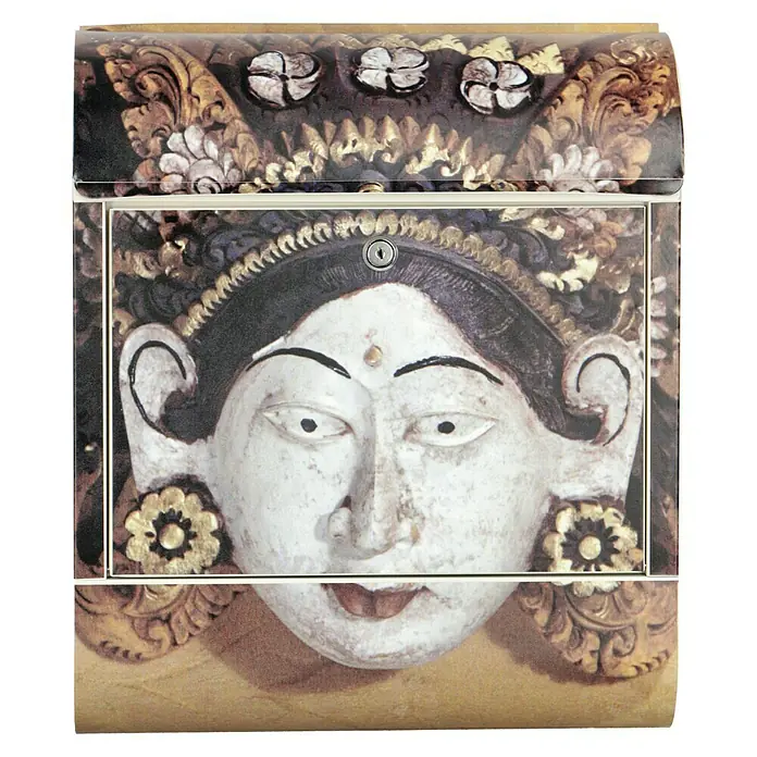 Wandbriefkasten - L x B x H: 12 x 38 x 45 cm, Stahl, Zeitungsfach, Bali - Eine kunstvoll gestaltete Metallbox mit einer detaillierten Abbildung eines Gesichts und floralen Ornamenten, die als dekorativer Behälter dient.