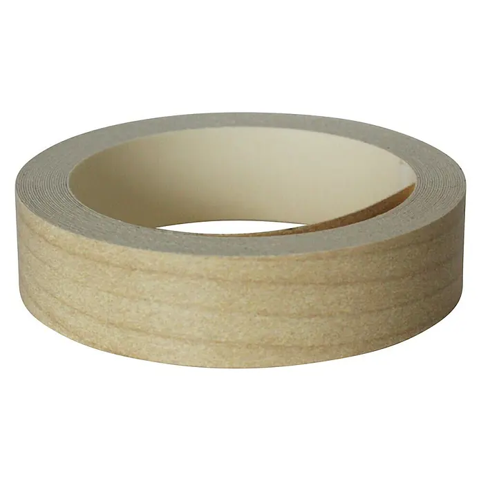 Kantoflex Umleimer - Königsahorn/Ahorn Natur, 5 m x 19 mm - Nahaufnahme einer Rolle Furnierkantenband für Möbelreparaturen, die Holztönen und eine glatte Oberfläche bietet.