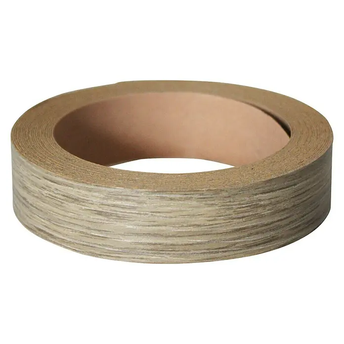 Kantoflex Umleimer - Sonoma Eiche, 5 m x 19 mm - Nahaufnahme einer Rolle Furnierkantenband. Perfekt zum Aufbügeln und für eine hochwertige Möbelreparatur oder -veredelung.