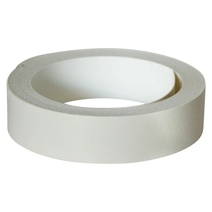 Kantoflex Umleimer - Eierschale, 5 m x 19 mm - Nahaufnahme einer Rolle weißen Klebebands, die die Textur und die praktische Anwendung des Produkts hervorhebt.