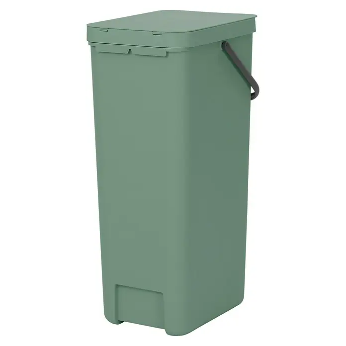 Brabantia Cubo de basura empotrado Sort & Go - 40 l, Verde oscuro, Plástico - Cubo de basura verde Brabantia con tapa y asa. Diseño sencillo y funcional para una eliminación limpia y ordenada de los residuos.