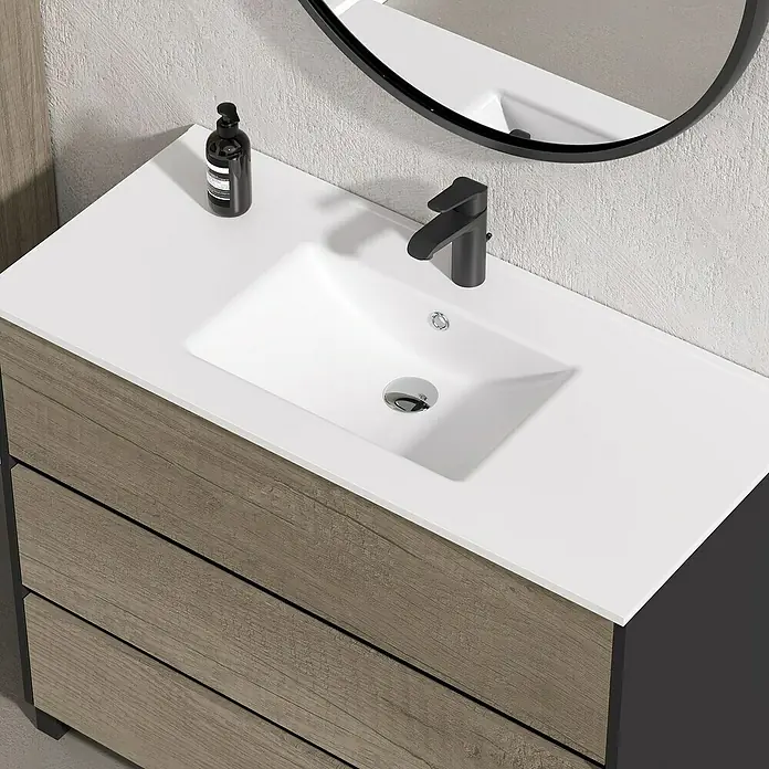 Artysan Conjunto de mueble de baño Africa - Ancho: 100 cm, 3 pzs., Nebraska, Mate - Primer plano de un tocador de baño moderno con lavabo, grifo y espejo, que muestra un diseño elegante y funcional.