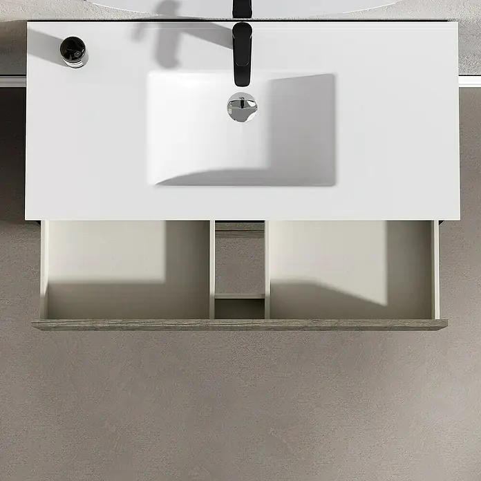 Artysan Conjunto de mueble de baño Africa - Ancho: 100 cm, 3 pzs., Nebraska, Mate - Tocador con cajón abierto. El tocador moderno con lavabo integrado y diseño minimalista ofrece un amplio espacio de almacenamiento en el baño.
