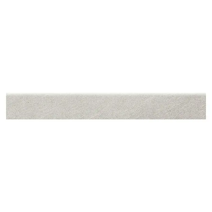 Zócalo cerámico Apuan - 8 x 60 cm, Blanco, Mate - Primer plano de una baldosa de pared gris con textura sutil, ideal para interiores modernos y un acabado elegante.